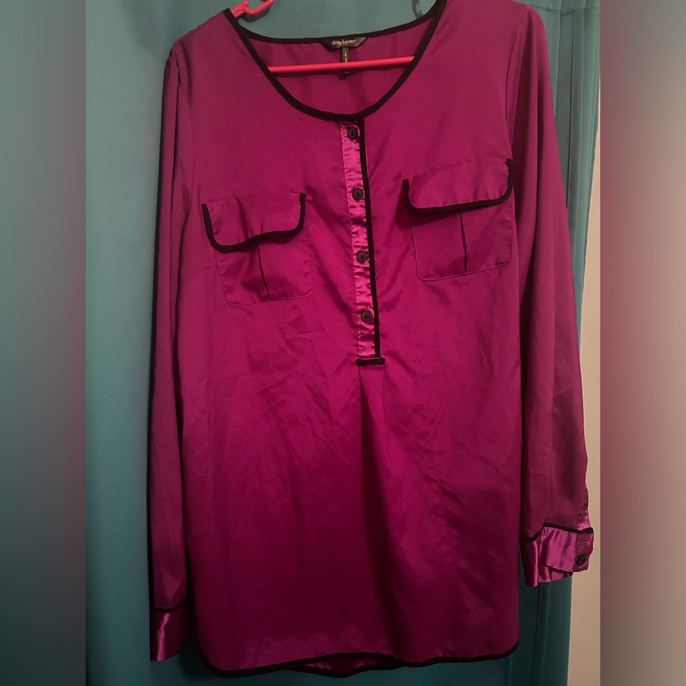 Daisy Fuentes fuchsia button down long sleeve blouse size large